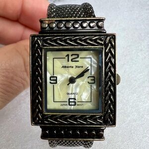 Vintage Alberto Fioro Mother of Pearl Quartz Bracelet Watch AG8838-02-LH WORKING